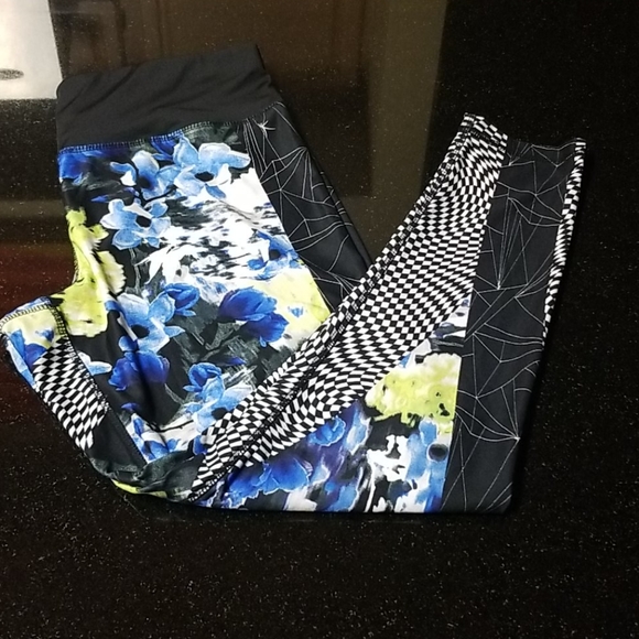 Danskin 7/8 Athletic Leggings - Picture 5 of 6